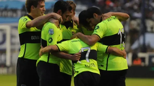 Boca, vestido de verde.